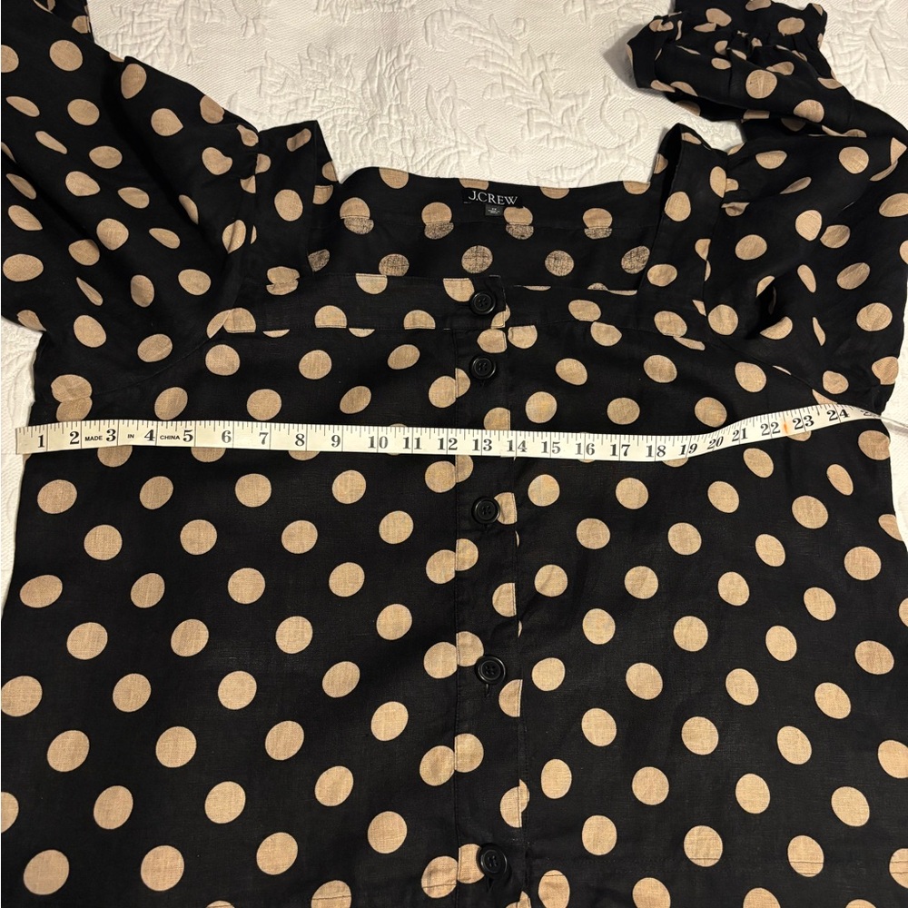 JCrew polka dot blouse made with 100% linen. Square neckline puff sleeves. - Picture 4 of 6